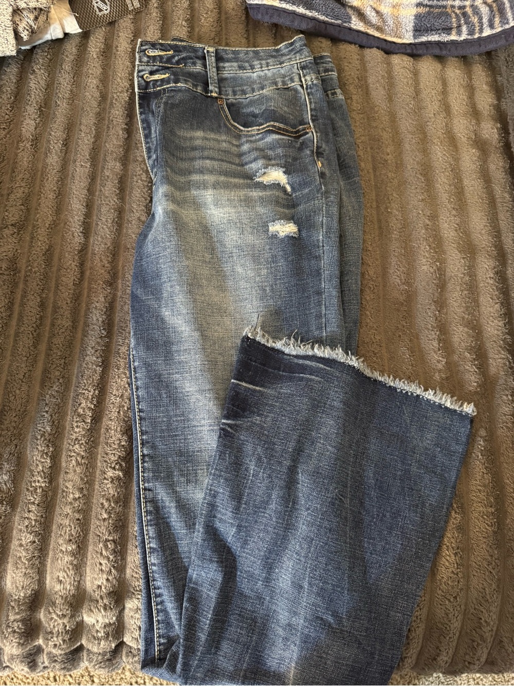 Women’s Boot Cut Jeans in Medium Blue with Frayed Hem